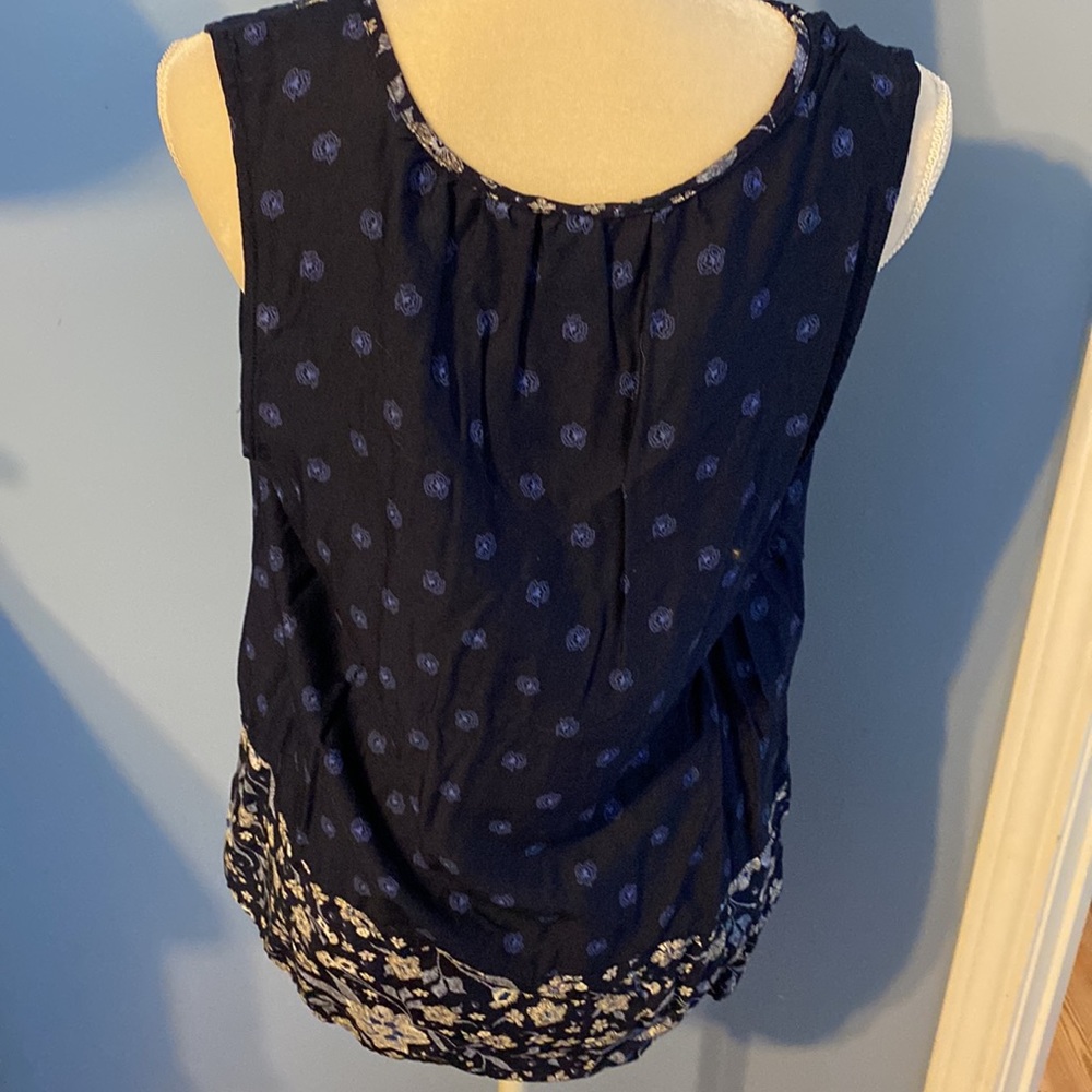 Ladies Large sleeveless Top made in India Old Navy Navy floral print GUC - Picture 3 of 5